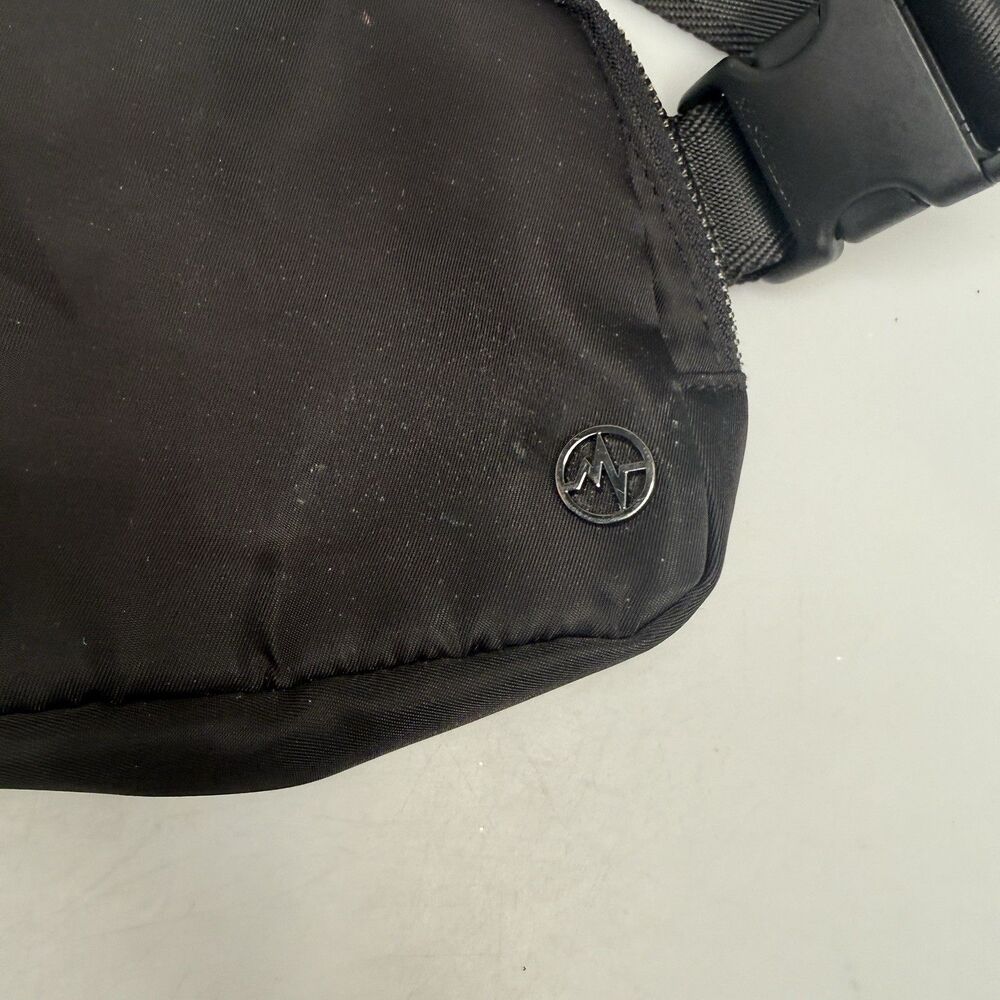 Pander Everywhere Belt Bag Black Nylon Fanny Pack Crossbody 8x5x2" EUC - Picture 5 of 16